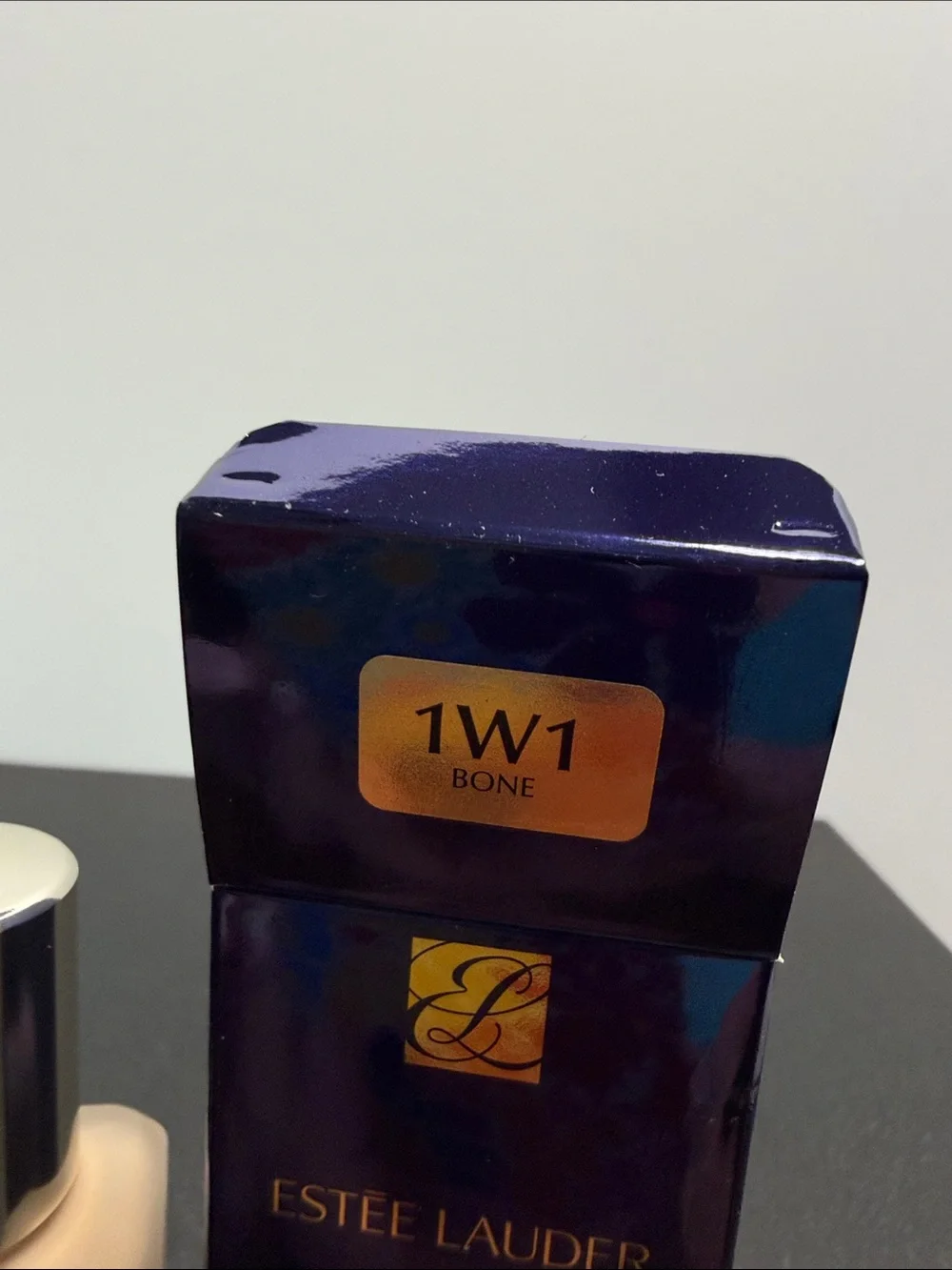 Estee Lauder Double Wear Foundation - Bone (1W1) bone